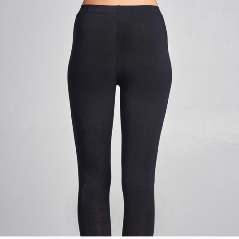 Boutique Distressed Leggings - Picture 4 of 4